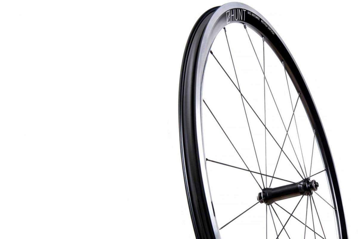 HUNT Race Aero Wide Svart Landevei Clincher Hjulsett