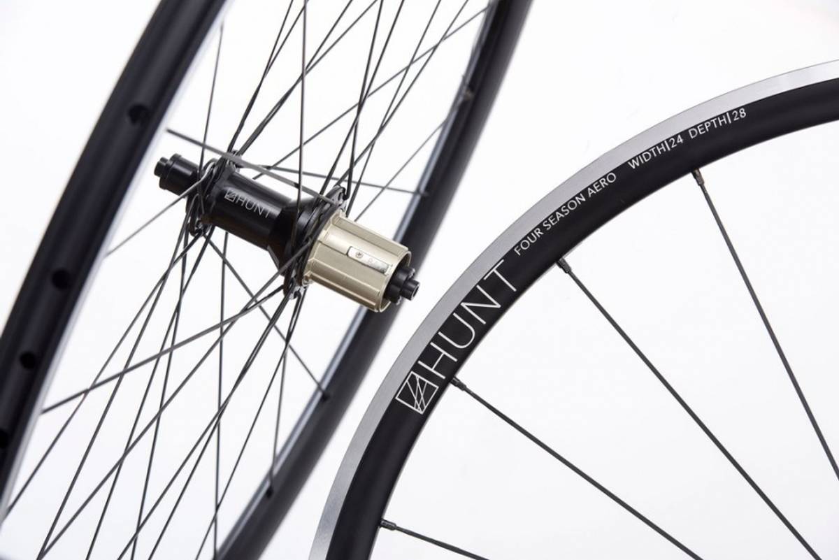 HUNT 4Season Aero V2 Svart Landevei/CX Clincher Hjulsett